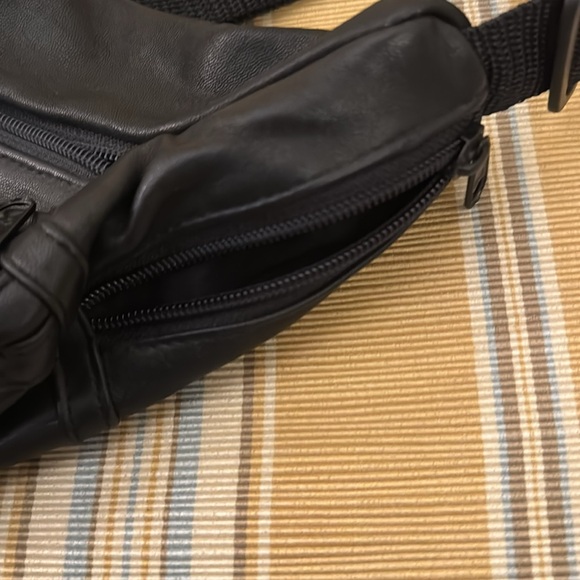 Waist pouch for travel and days out - Picture 8 of 11